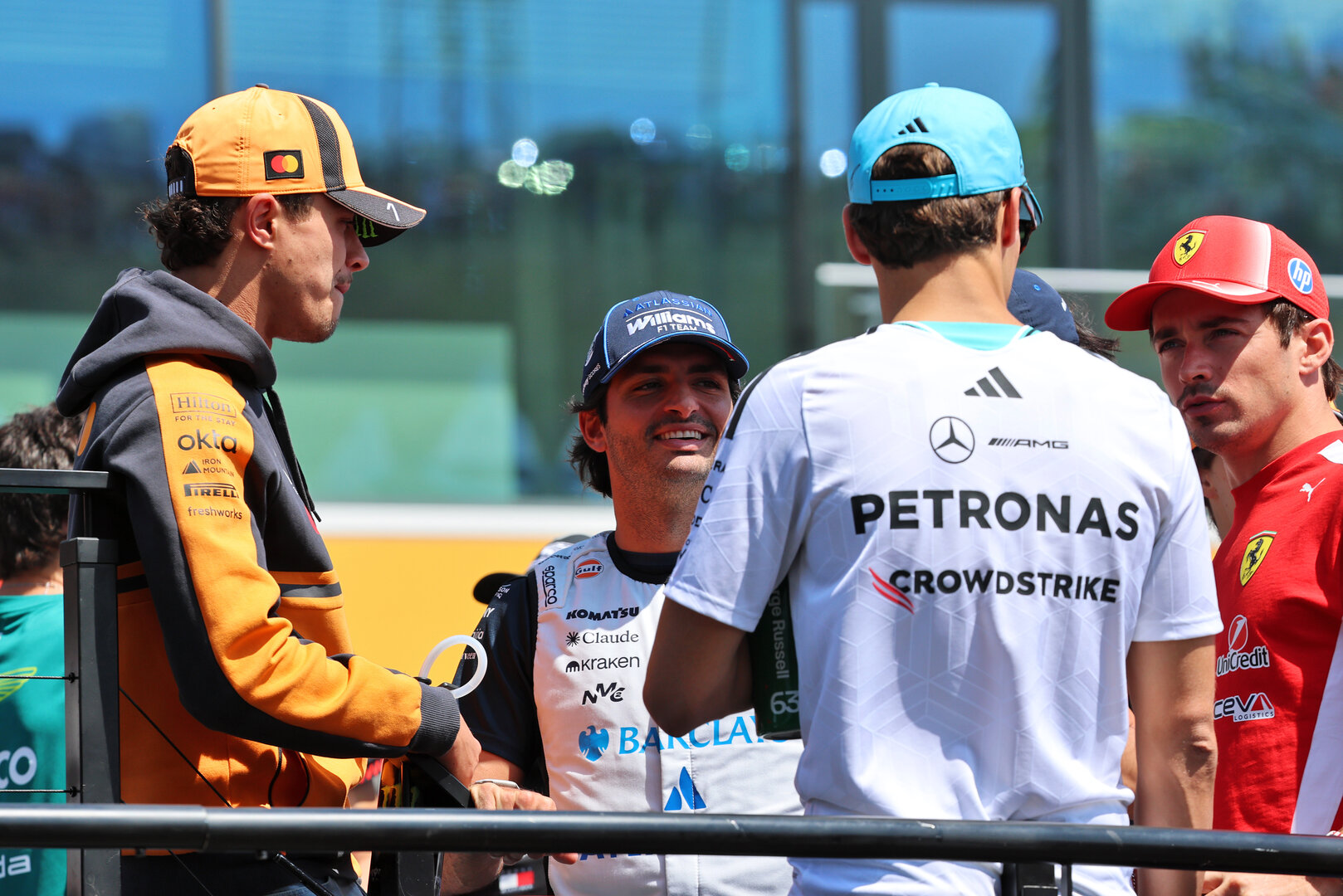 GP UNGHERIA, (L to R): Lando Norris (GBR) McLaren F1 Team e Carlos Sainz (ESP) Williams F1 Team on the drivers' parade.
26.07.2026. Formula 1 World Championship, Rd 11, Hungarian Grand Prix, Budapest, Hungary, Gara Day.
- www.xpbimages.com, EMail: requests@xpbimages.com © Copyright: Batchelor / XPB Images