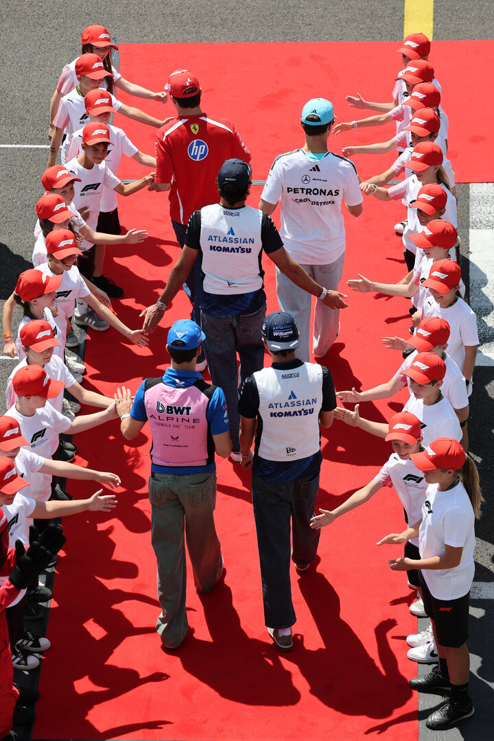 GP UNGHERIA, (L to R): Franco Colapinto (ARG) Alpine F1 Team e Alexander Albon (THA) Williams F1 Team on the drivers' parade.
26.07.2026. Formula 1 World Championship, Rd 11, Hungarian Grand Prix, Budapest, Hungary, Gara Day.
- www.xpbimages.com, EMail: requests@xpbimages.com © Copyright: Moy / XPB Images