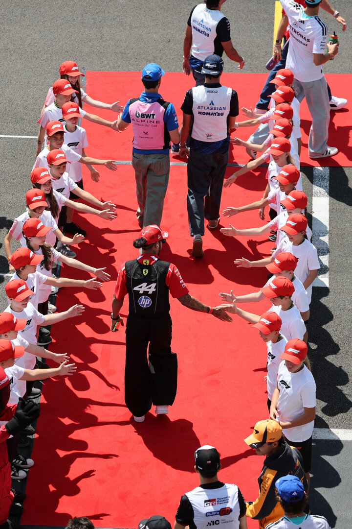 GP UNGHERIA, Lewis Hamilton (GBR) Ferrari on the drivers' parade.
26.07.2026. Formula 1 World Championship, Rd 11, Hungarian Grand Prix, Budapest, Hungary, Gara Day.
- www.xpbimages.com, EMail: requests@xpbimages.com © Copyright: Moy / XPB Images