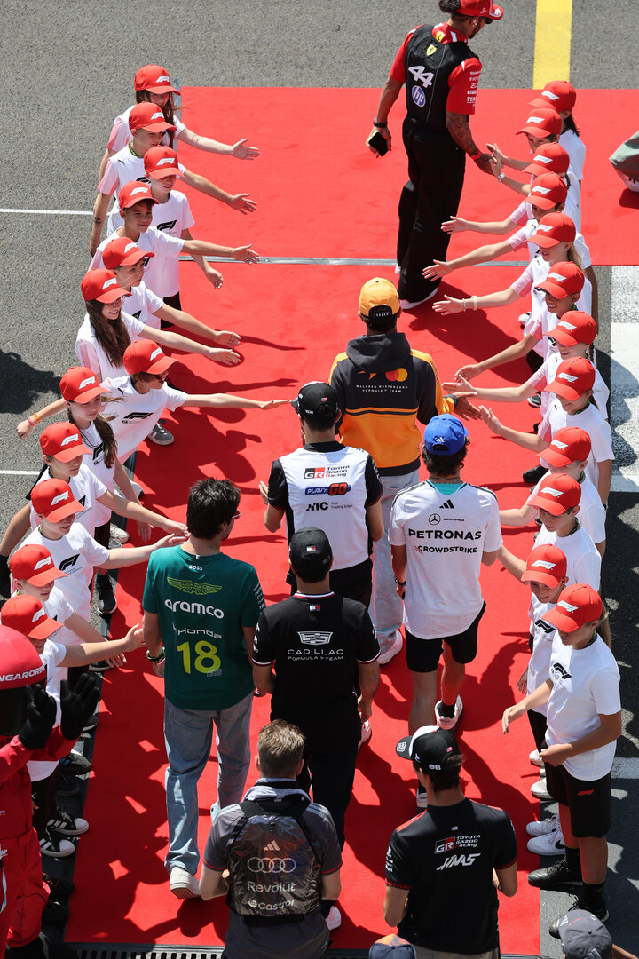 GP UNGHERIA, (L to R): Lance Stroll (CDN) Aston Martin F1 Team e Sergio Perez (MEX) Cadillac Formula 1 Team on the drivers' parade.
26.07.2026. Formula 1 World Championship, Rd 11, Hungarian Grand Prix, Budapest, Hungary, Gara Day.
- www.xpbimages.com, EMail: requests@xpbimages.com © Copyright: Moy / XPB Images