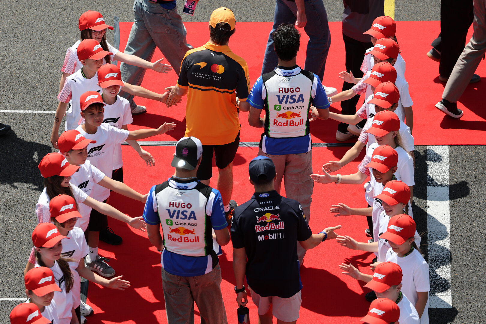 GP UNGHERIA, (L to R): Liam Lawson (NZL) Racing Bulls Formula One Team e Isack Hadjar (FRA) Red Bull Racing on the drivers' parade.
26.07.2026. Formula 1 World Championship, Rd 11, Hungarian Grand Prix, Budapest, Hungary, Gara Day.
- www.xpbimages.com, EMail: requests@xpbimages.com © Copyright: Moy / XPB Images