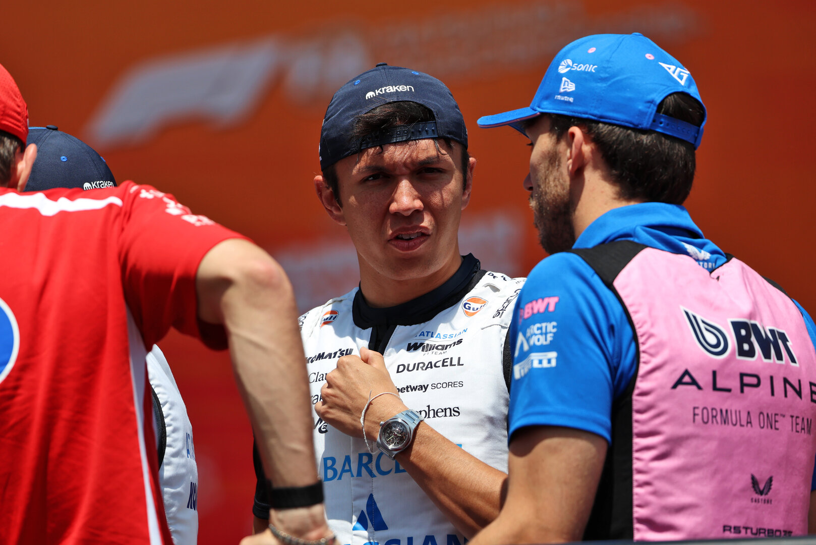 GP UNGHERIA, (L to R): Alexander Albon (THA) Williams F1 Team e Pierre Gasly (FRA) Alpine F1 Team on the drivers' parade.
26.07.2026. Formula 1 World Championship, Rd 11, Hungarian Grand Prix, Budapest, Hungary, Gara Day.
 - www.xpbimages.com, EMail: requests@xpbimages.com © Copyright: Rew / XPB Images