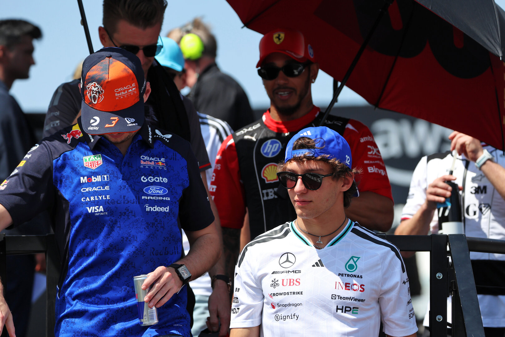 GP UNGHERIA, (L to R): Max Verstappen (NLD) Red Bull Racing e Andrea Kimi Antonelli (ITA) Mercedes AMG Formula One Team on the drivers' parade.
26.07.2026. Formula 1 World Championship, Rd 11, Hungarian Grand Prix, Budapest, Hungary, Gara Day.
 - www.xpbimages.com, EMail: requests@xpbimages.com © Copyright: Rew / XPB Images