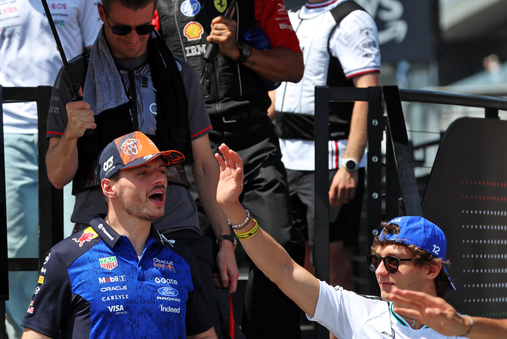 GP UNGHERIA, (L to R): Max Verstappen (NLD) Red Bull Racing e Andrea Kimi Antonelli (ITA) Mercedes AMG Formula One Team on the drivers' parade.
26.07.2026. Formula 1 World Championship, Rd 11, Hungarian Grand Prix, Budapest, Hungary, Gara Day.
 - www.xpbimages.com, EMail: requests@xpbimages.com © Copyright: Rew / XPB Images