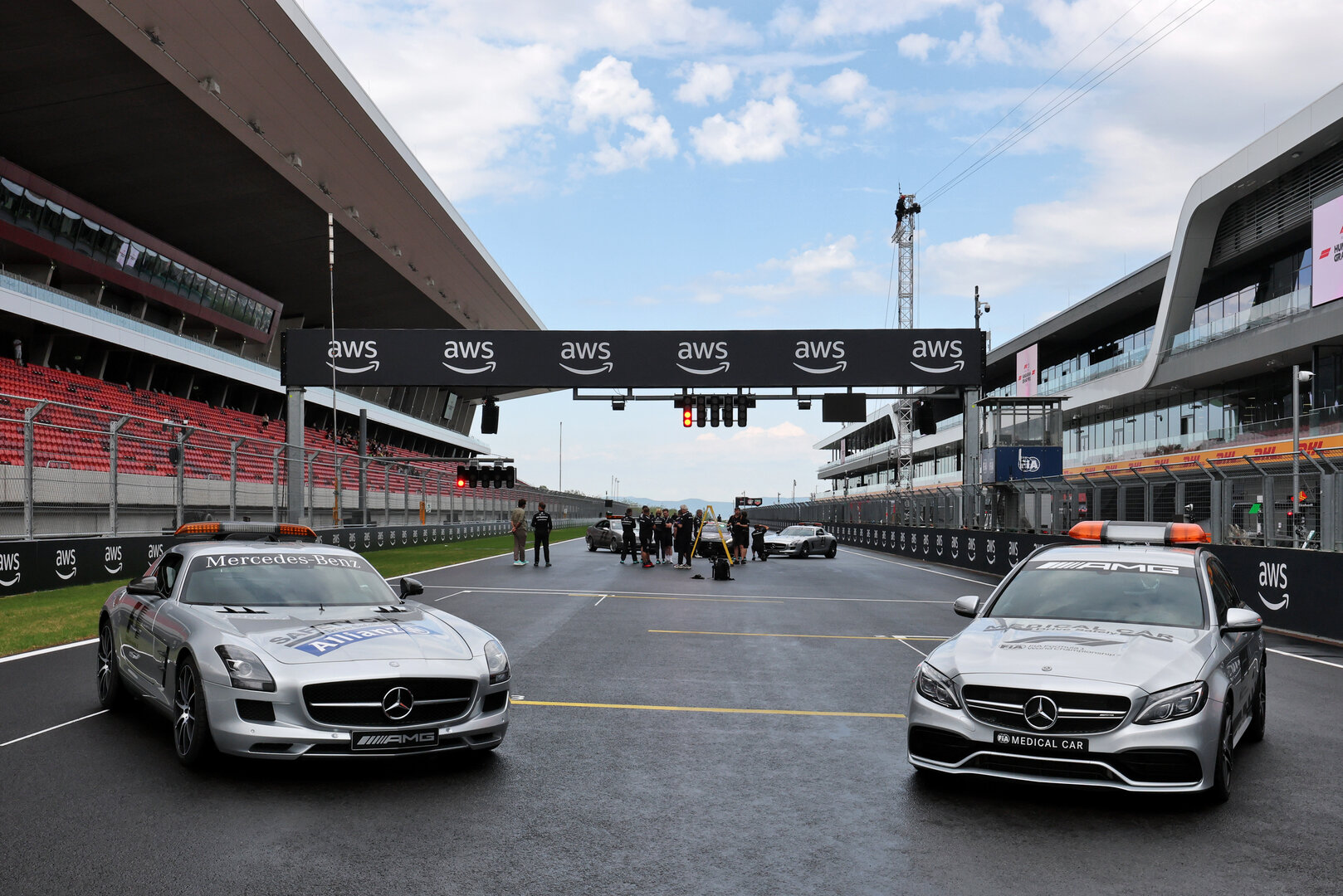 GP UNGHERIA, Circuit Atmosfera - the original Mercedes FIA Safety Car e Mercedes FIA Medical Car.
23.07.2026. Formula 1 World Championship, Rd 11, Hungarian Grand Prix, Budapest, Hungary, Preparation Day.
- www.xpbimages.com, EMail: requests@xpbimages.com © Copyright: Moy / XPB Images