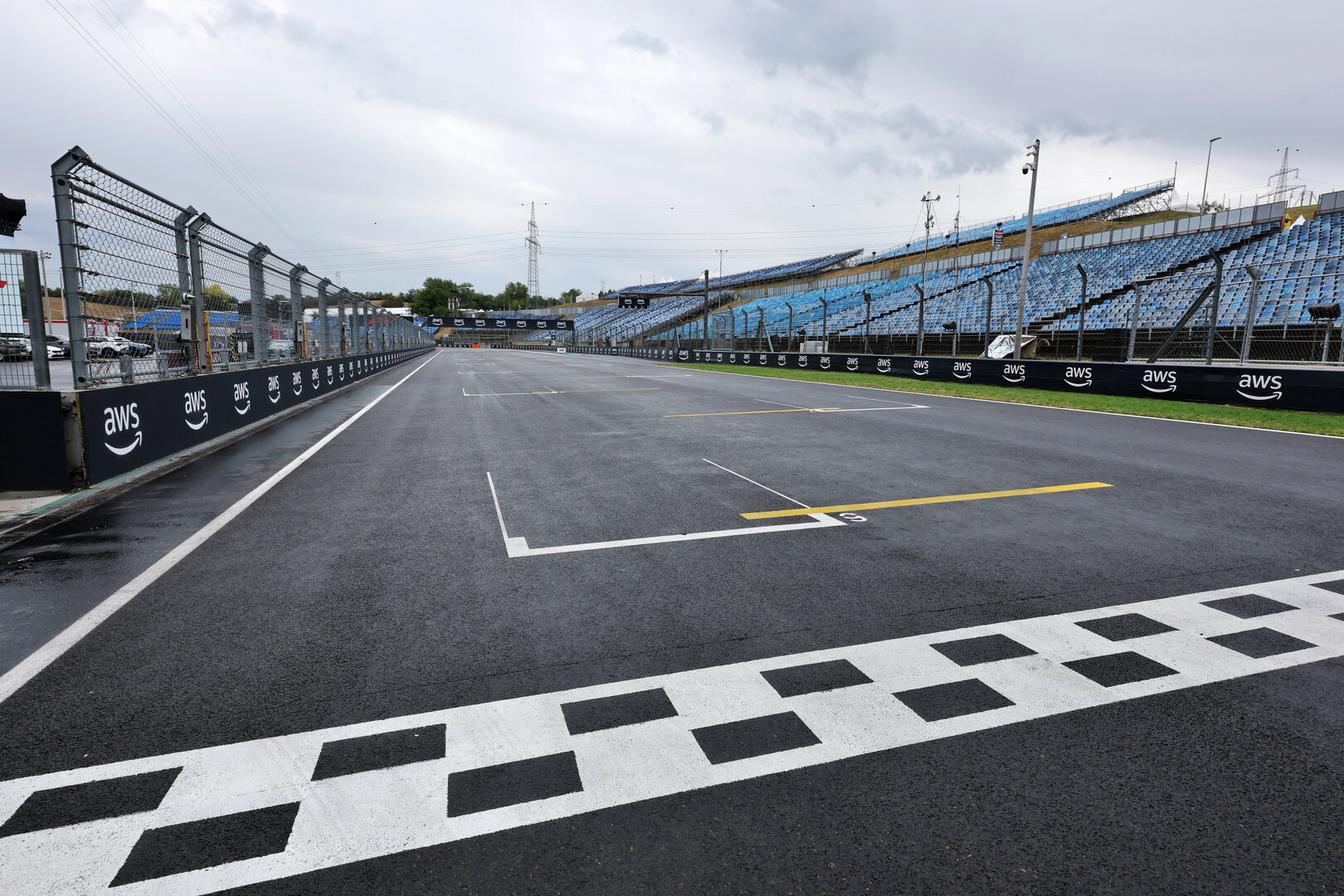 GP UNGHERIA, Circuit Atmosfera - partenza / finish line.
23.07.2026. Formula 1 World Championship, Rd 11, Hungarian Grand Prix, Budapest, Hungary, Preparation Day.
- www.xpbimages.com, EMail: requests@xpbimages.com © Copyright: Moy / XPB Images