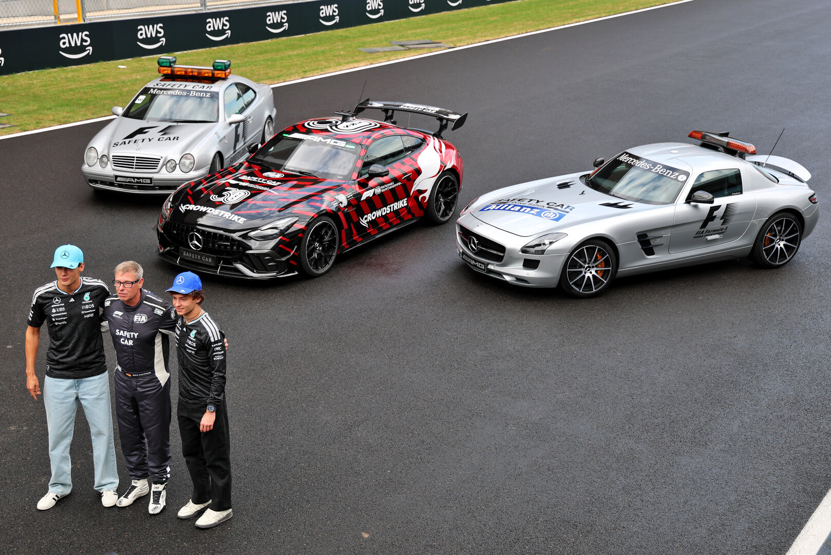 GP UNGHERIA, (L to R): George Russell (GBR) Mercedes AMG Formula One Team; Bernd Maylander (GER) FIA Safety Car Driver; e Andrea Kimi Antonelli (ITA) Mercedes AMG Formula One Team, celebrate 30 years of the Mercedes FIA Safety Car.
23.07.2026. Formula 1 World Championship, Rd 11, Hungarian Grand Prix, Budapest, Hungary, Preparation Day.
- www.xpbimages.com, EMail: requests@xpbimages.com © Copyright: Batchelor / XPB Images