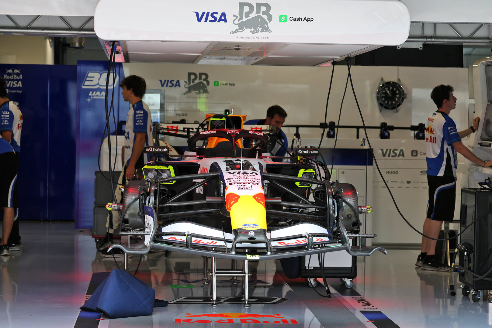 GP UNGHERIA, Racing Bulls Formula One Team VCARB 03 being prepared by meccanici in the pit garage.
23.07.2026. Formula 1 World Championship, Rd 11, Hungarian Grand Prix, Budapest, Hungary, Preparation Day.
- www.xpbimages.com, EMail: requests@xpbimages.com © Copyright: Moy / XPB Images
