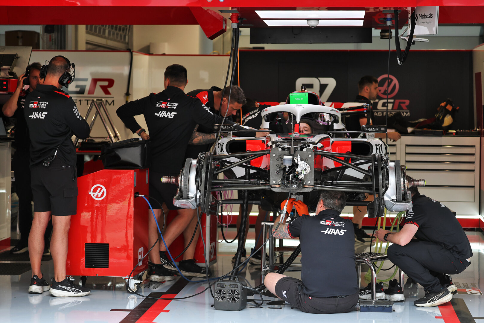 GP UNGHERIA, Haas F1 Team VF-26 being prepared by meccanici in the pit garage.
23.07.2026. Formula 1 World Championship, Rd 11, Hungarian Grand Prix, Budapest, Hungary, Preparation Day.
- www.xpbimages.com, EMail: requests@xpbimages.com © Copyright: Moy / XPB Images