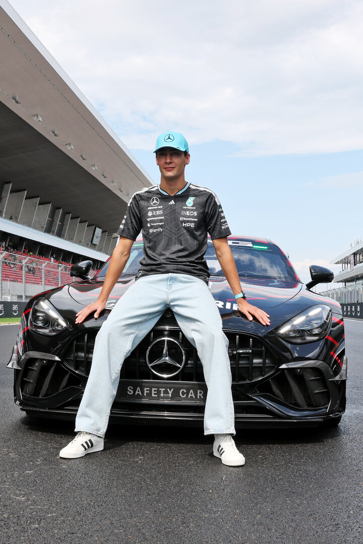 GP UNGHERIA, George Russell (GBR) Mercedes AMG Formula One Team celebrates 30 years of the Mercedes FIA Safety Car.
23.07.2026. Formula 1 World Championship, Rd 11, Hungarian Grand Prix, Budapest, Hungary, Preparation Day.
- www.xpbimages.com, EMail: requests@xpbimages.com © Copyright: Moy / XPB Images