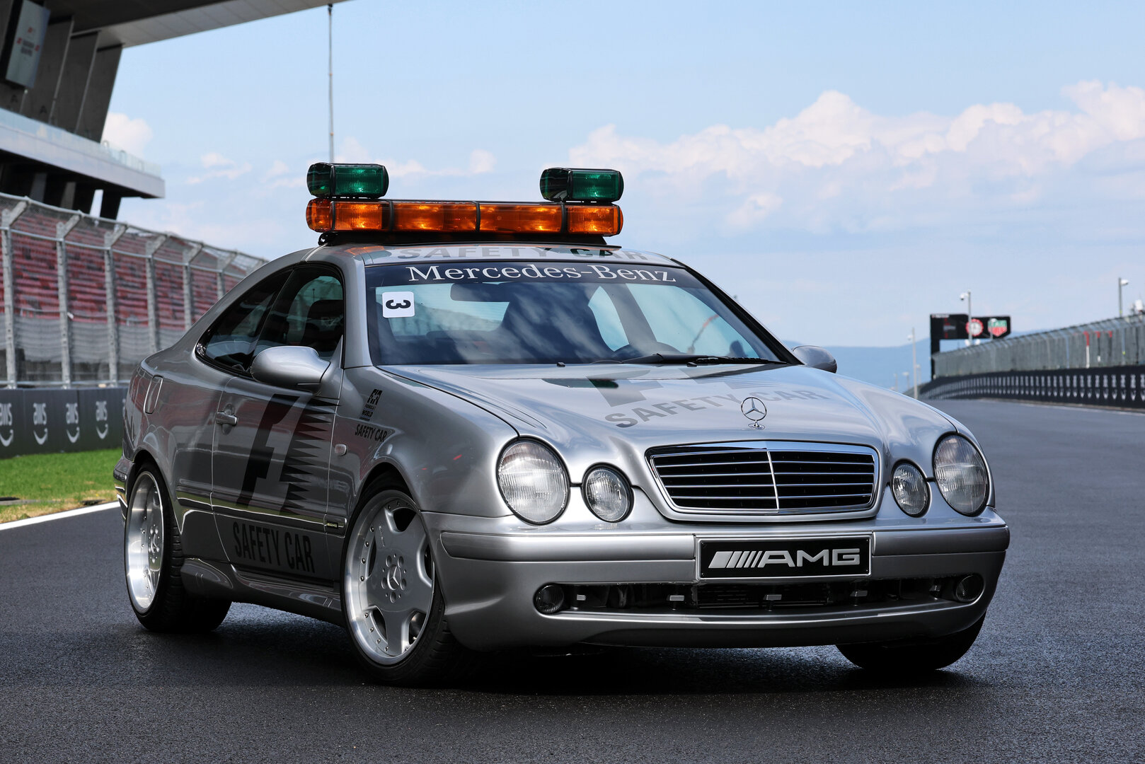GP UNGHERIA, Circuit Atmosfera - the original 30 year old Mercedes FIA Safety Car.
23.07.2026. Formula 1 World Championship, Rd 11, Hungarian Grand Prix, Budapest, Hungary, Preparation Day.
- www.xpbimages.com, EMail: requests@xpbimages.com © Copyright: Moy / XPB Images