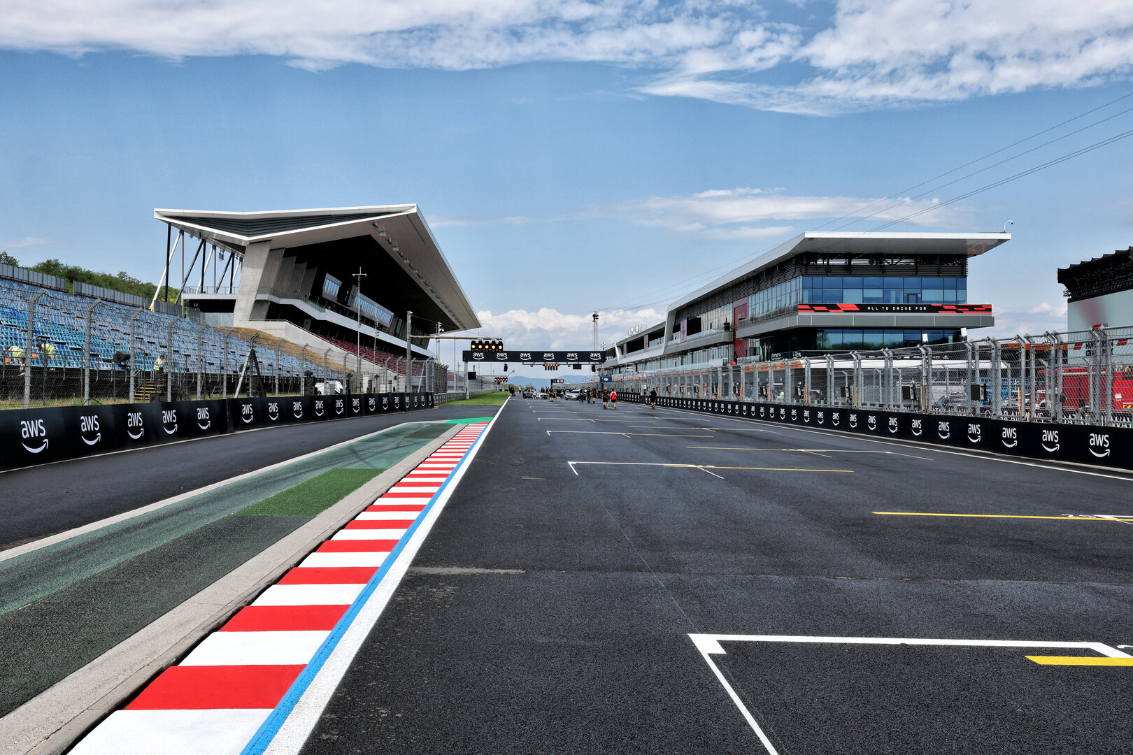 GP UNGHERIA, Circuit Atmosfera - partenza / finish straight.
23.07.2026. Formula 1 World Championship, Rd 11, Hungarian Grand Prix, Budapest, Hungary, Preparation Day.
- www.xpbimages.com, EMail: requests@xpbimages.com © Copyright: Moy / XPB Images