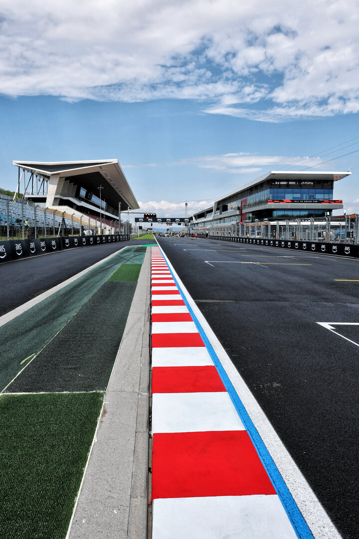 GP UNGHERIA, Circuit Atmosfera - partenza / finish straight.
23.07.2026. Formula 1 World Championship, Rd 11, Hungarian Grand Prix, Budapest, Hungary, Preparation Day.
- www.xpbimages.com, EMail: requests@xpbimages.com © Copyright: Moy / XPB Images