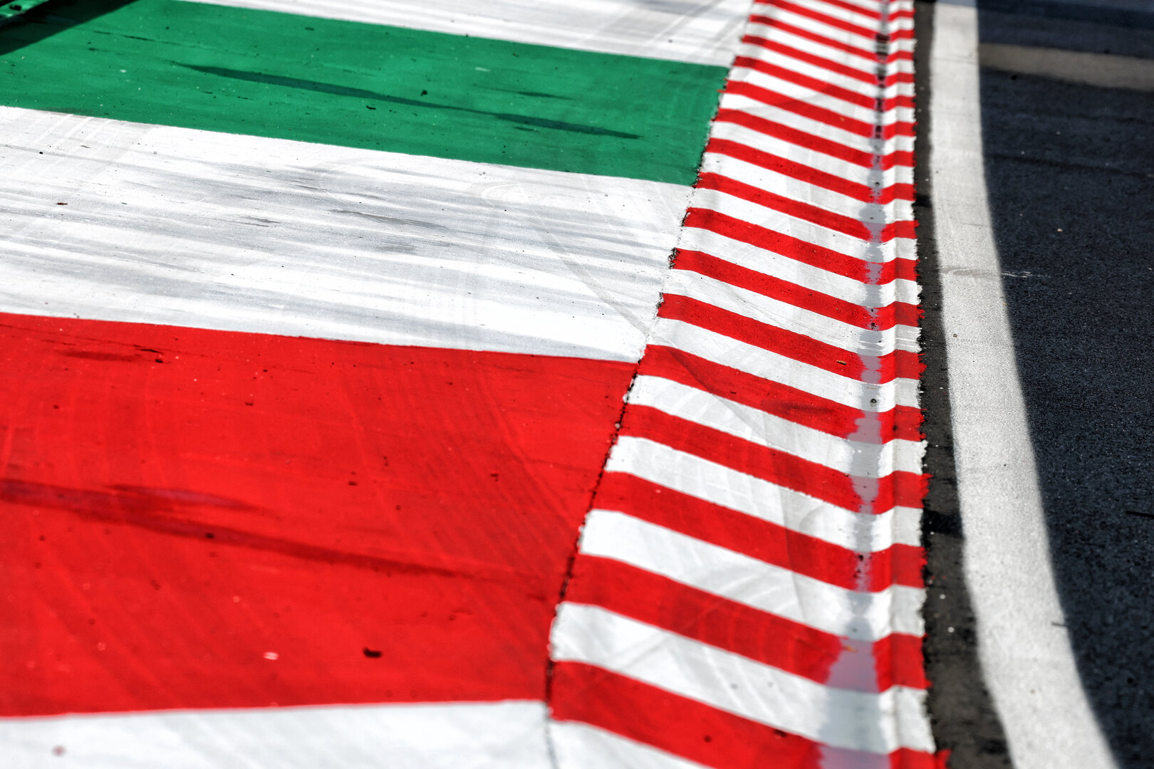 GP UNGHERIA, Circuit Atmosfera - kerb detail.
23.07.2026. Formula 1 World Championship, Rd 11, Hungarian Grand Prix, Budapest, Hungary, Preparation Day.
- www.xpbimages.com, EMail: requests@xpbimages.com © Copyright: Moy / XPB Images