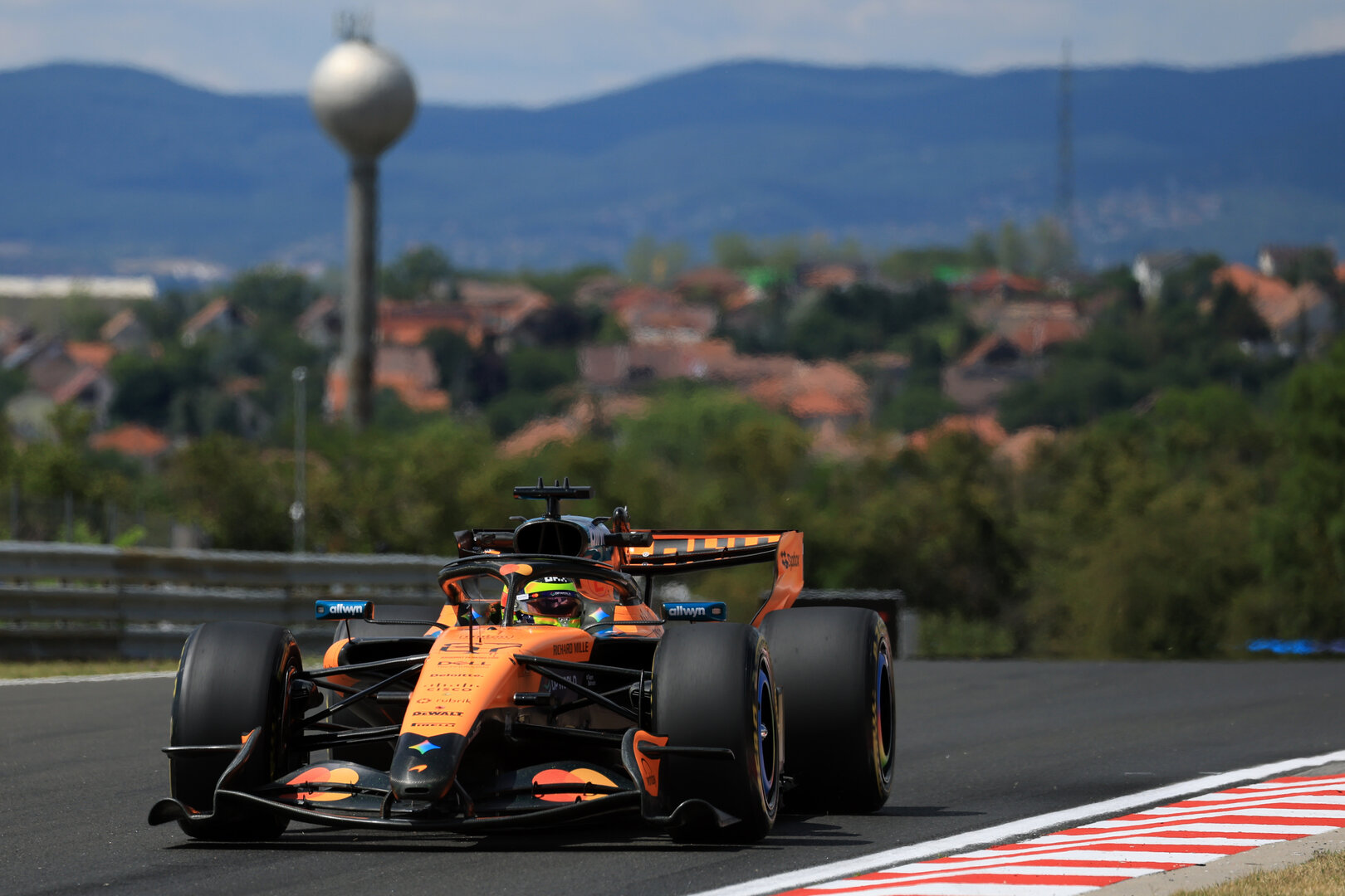 GP UNGHERIA, Leonardo Fornaroli (ITA) McLaren F1 Team MCL40 Reserve Driver.
24.07.2026. Formula 1 World Championship, Rd 11, Hungarian Grand Prix, Budapest, Hungary, Practice Day.
- www.xpbimages.com, EMail: requests@xpbimages.com © Copyright: Moy / XPB Images