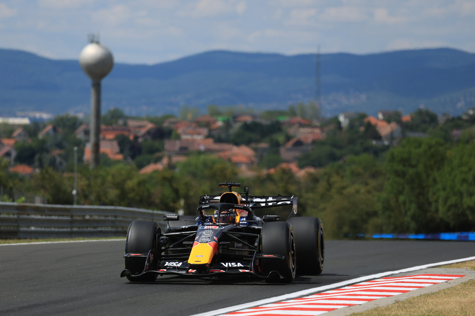 GP UNGHERIA, Max Verstappen (NLD) Red Bull Racing RB22.
24.07.2026. Formula 1 World Championship, Rd 11, Hungarian Grand Prix, Budapest, Hungary, Practice Day.
- www.xpbimages.com, EMail: requests@xpbimages.com © Copyright: Moy / XPB Images