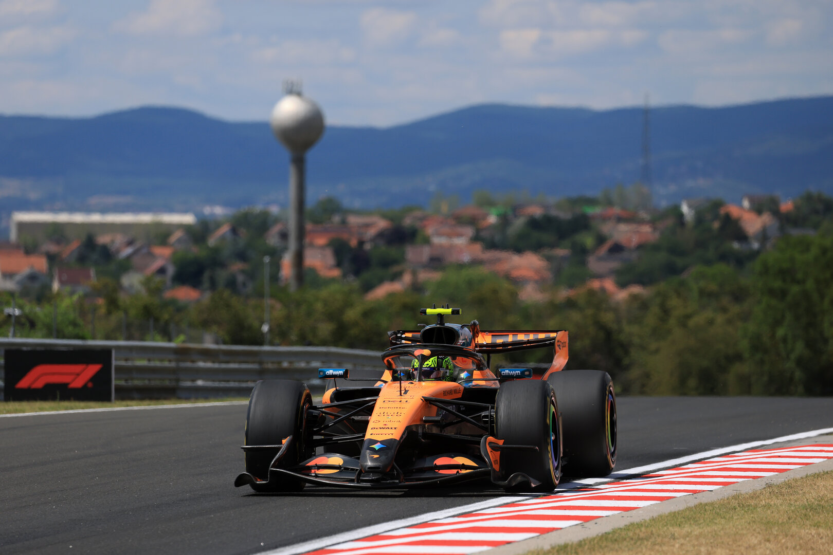 GP UNGHERIA, Lando Norris (GBR) McLaren F1 Team MCL40.
24.07.2026. Formula 1 World Championship, Rd 11, Hungarian Grand Prix, Budapest, Hungary, Practice Day.
- www.xpbimages.com, EMail: requests@xpbimages.com © Copyright: Moy / XPB Images