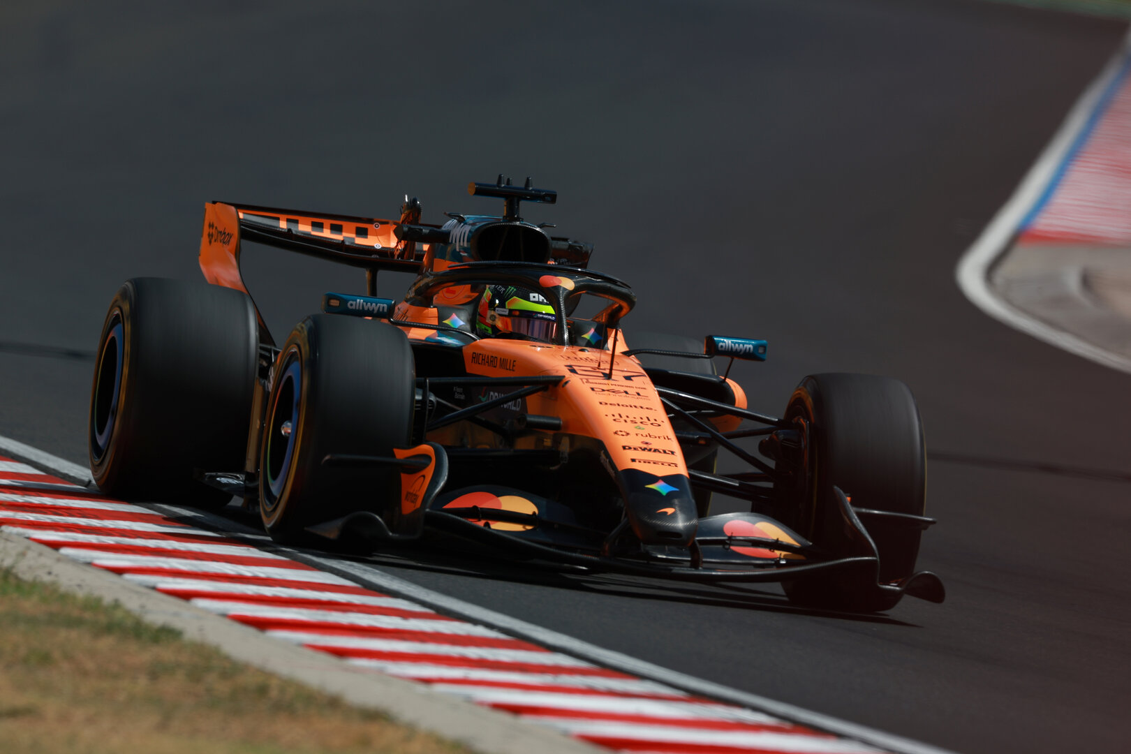 GP UNGHERIA, Leonardo Fornaroli (ITA) McLaren F1 Team MCL40 Reserve Driver.
24.07.2026. Formula 1 World Championship, Rd 11, Hungarian Grand Prix, Budapest, Hungary, Practice Day.
- www.xpbimages.com, EMail: requests@xpbimages.com © Copyright: Charniaux / XPB Images
