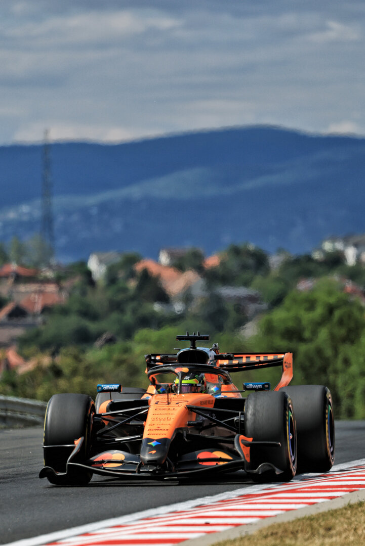 GP UNGHERIA, Leonardo Fornaroli (ITA) McLaren F1 Team MCL40 Reserve Driver.
24.07.2026. Formula 1 World Championship, Rd 11, Hungarian Grand Prix, Budapest, Hungary, Practice Day.
- www.xpbimages.com, EMail: requests@xpbimages.com © Copyright: Moy / XPB Images