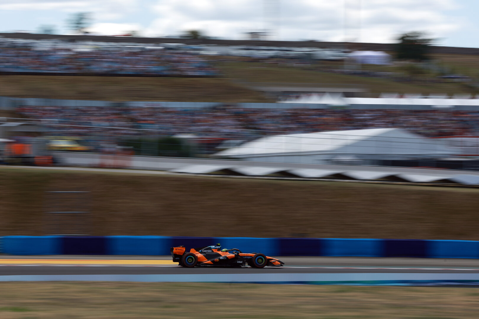 GP UNGHERIA, Lando Norris (GBR) McLaren F1 Team MCL40.
24.07.2026. Formula 1 World Championship, Rd 11, Hungarian Grand Prix, Budapest, Hungary, Practice Day.
- www.xpbimages.com, EMail: requests@xpbimages.com © Copyright: Charniaux / XPB Images