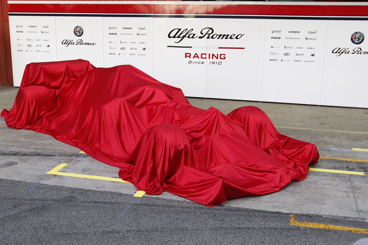 The new Alfa Romeo Racing car under wraps.
18.02.2019.