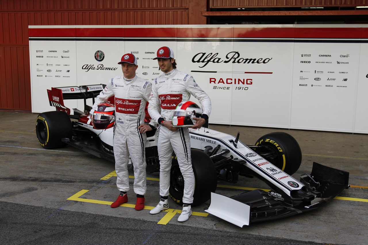 Kimi Raikkonen (FIN) Alfa Romeo Racing with Antonio Giovinazzi (ITA) Alfa Romeo Racing.
18.02.2019.