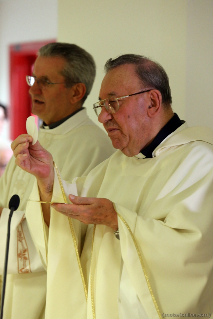 Mass in memory of Roland Ratzenberger and Ayrton Senna celebrated by Priest
Sergio Mantovani, the chaplain of the drivers