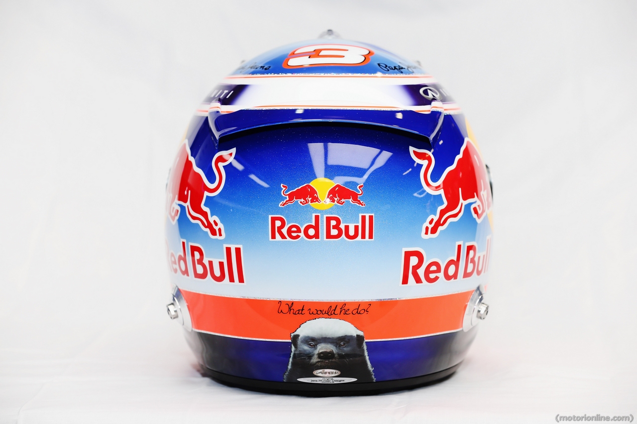 The helmet of Daniel Ricciardo (AUS) Red Bull Racing.
28.01.2014. Formula One Testing, Day One, Jerez, Spain.