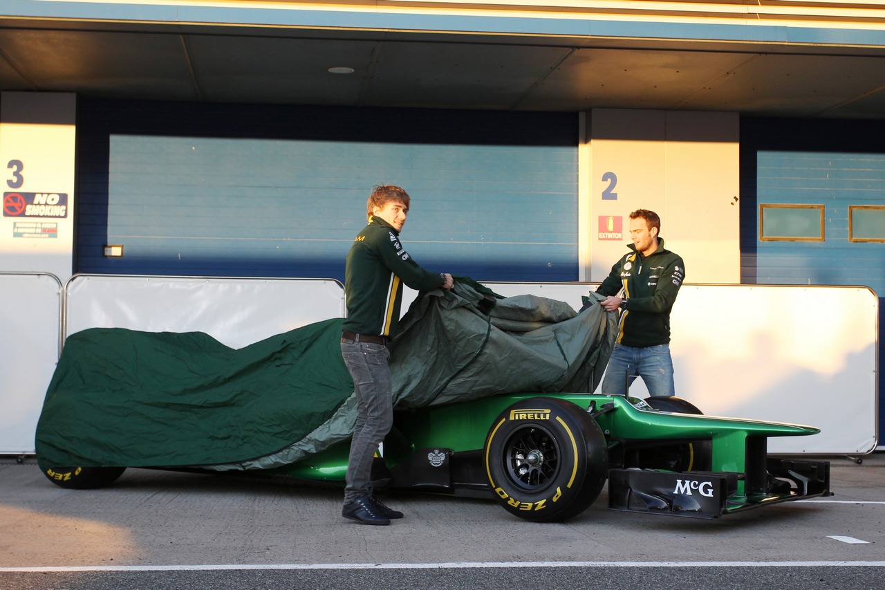 Charles Pic (FRA) Caterham and Giedo van der Garde (NLD) Caterham F1 Team unveil the new Caterham CT03.
