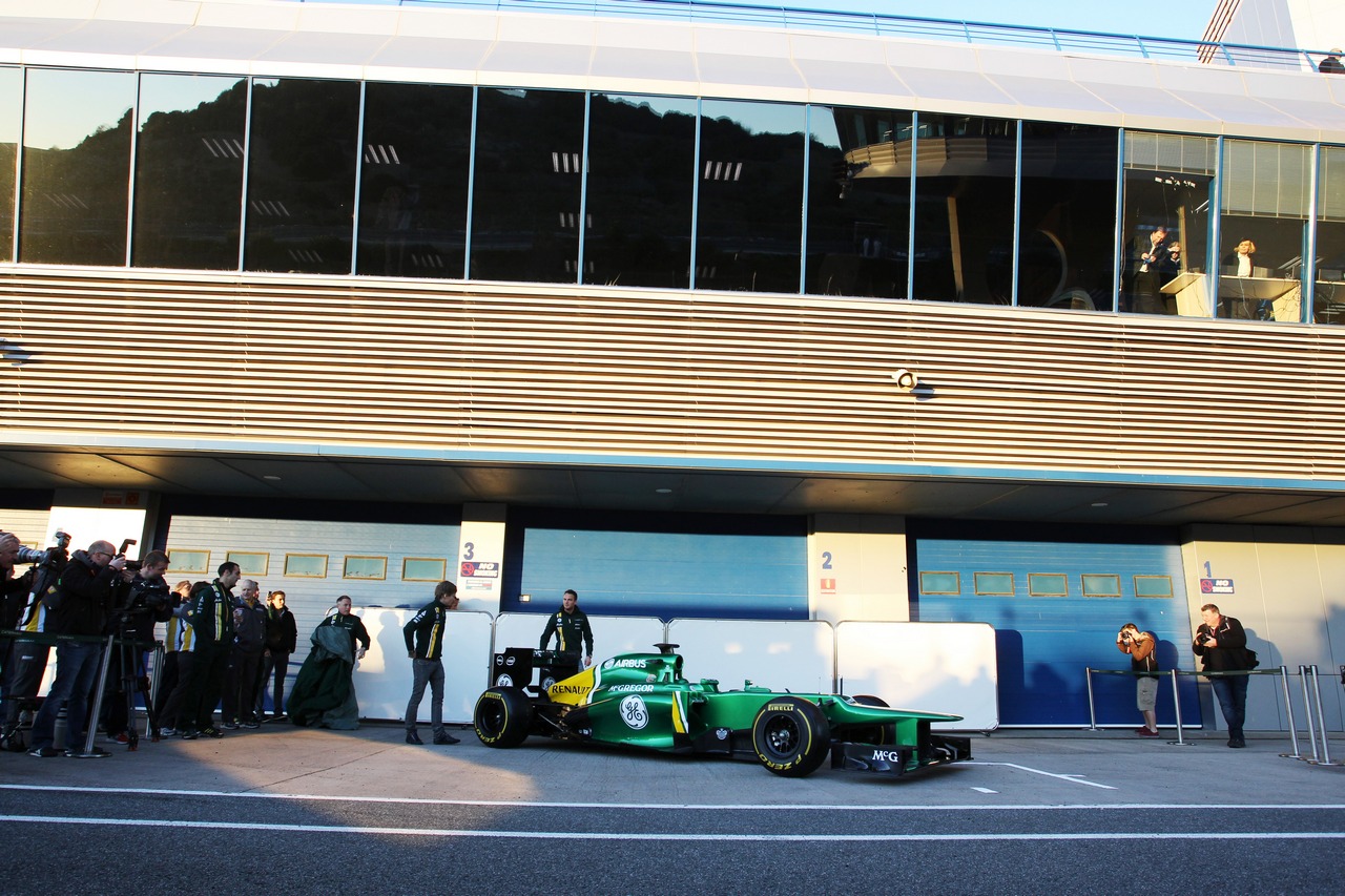 Charles Pic (FRA) Caterham and Giedo van der Garde (NLD) Caterham F1 Team unveil the new Caterham CT03.
