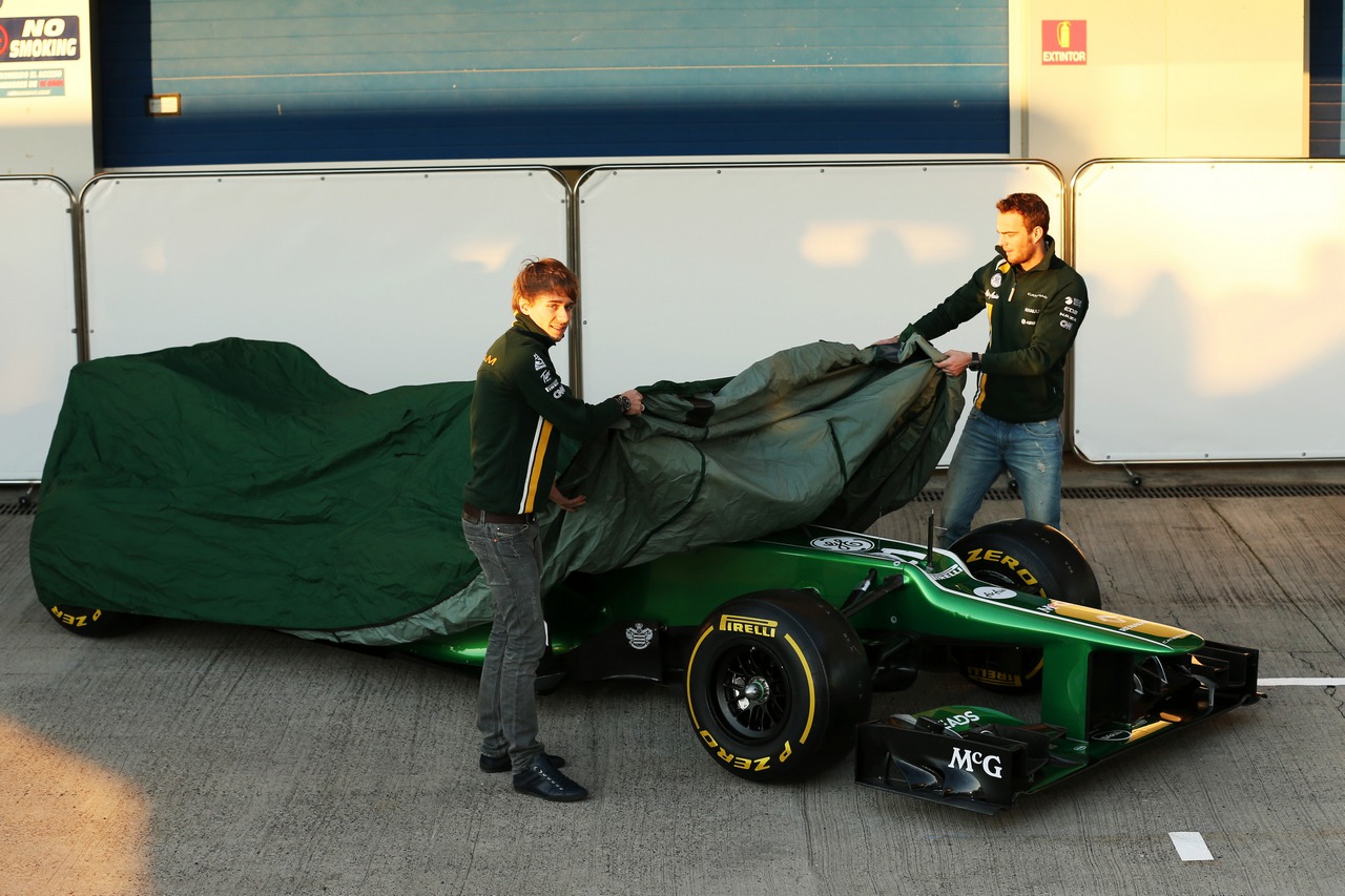 (L to R): Charles Pic (FRA) Caterham and team mate Giedo van der Garde (NLD) Caterham F1 Team unveil the new Caterham CT03.
