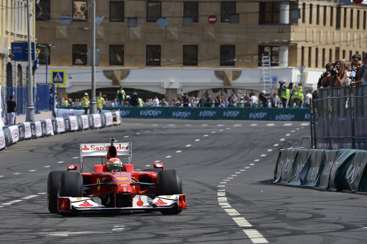Esibizione-Ferrari-a-Mosca