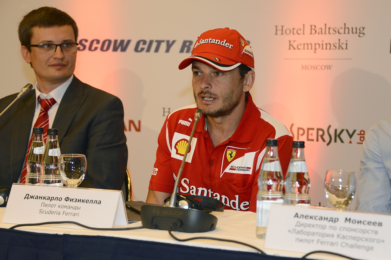 Esibizione-Ferrari-a-Mosca