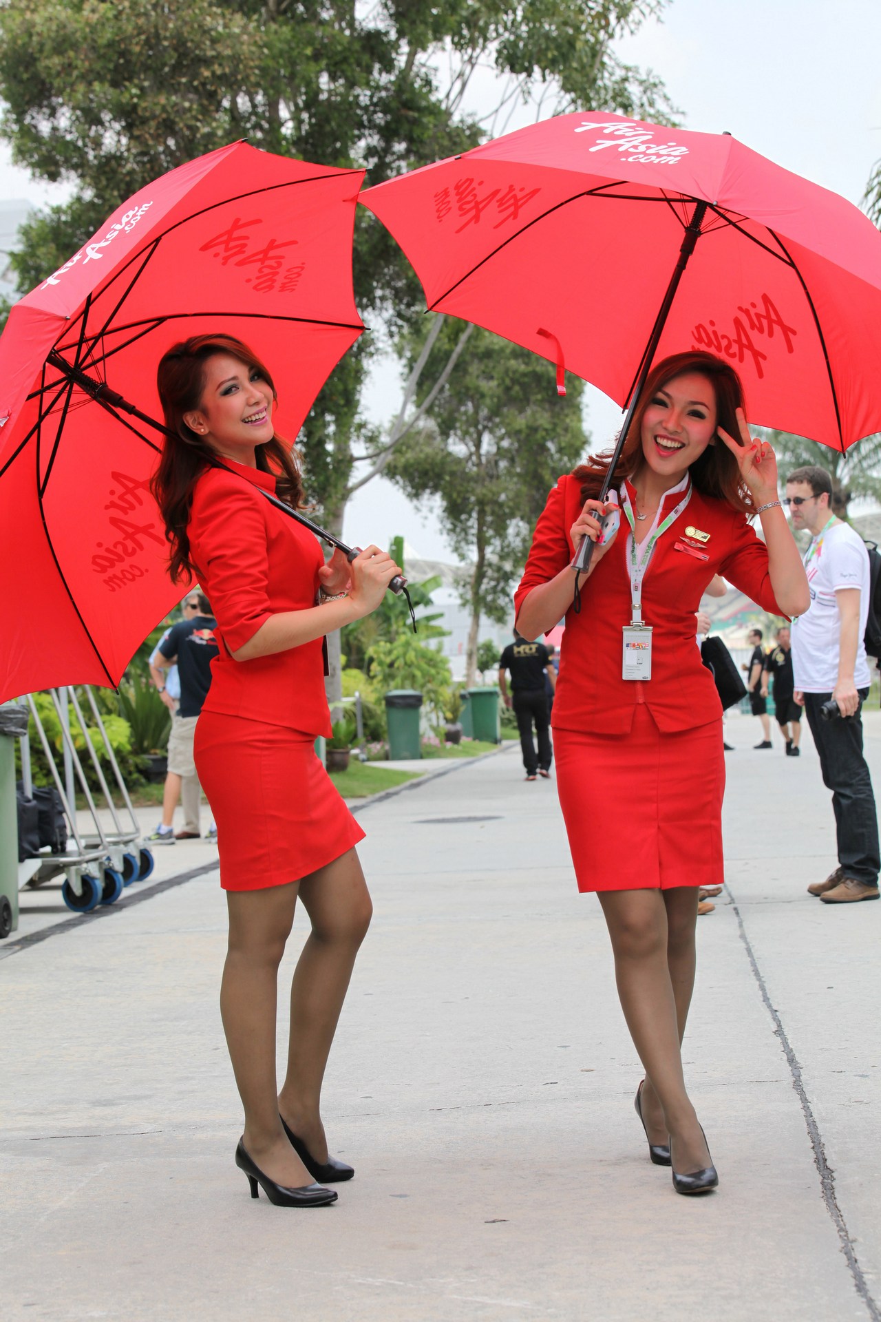 25.03.2012- Girls in the paddock 