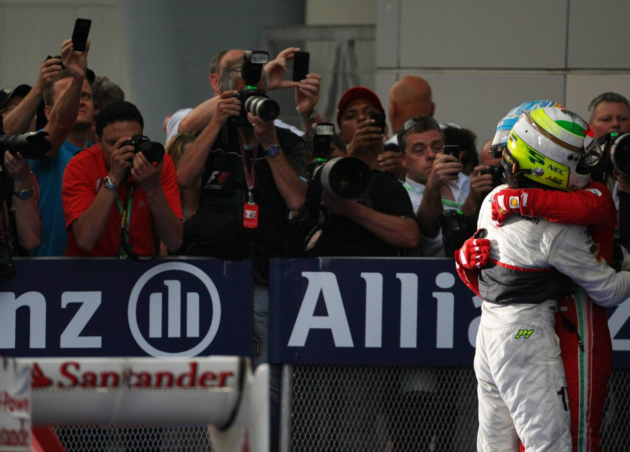 25.03.2012- Race, Fernando Alonso (ESP) Scuderia Ferrari F2012 race winner and Sergio Pérez (MEX) Sauber F1 Team C31 2nd position 