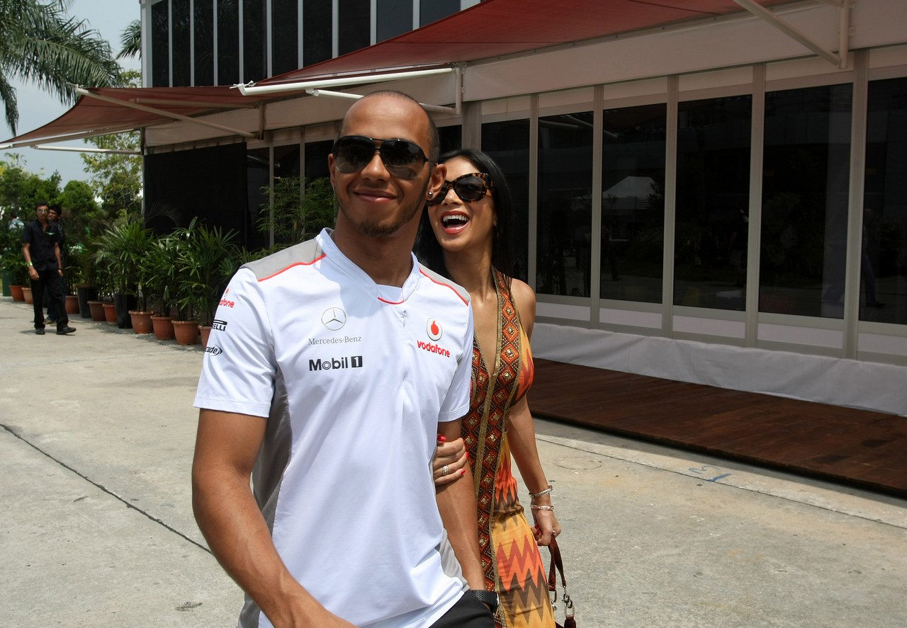 25.03.2012- Lewis Hamilton (GBR) McLaren Mercedes MP4-27 and his girlfriend Nicole Scherzinger (USA)