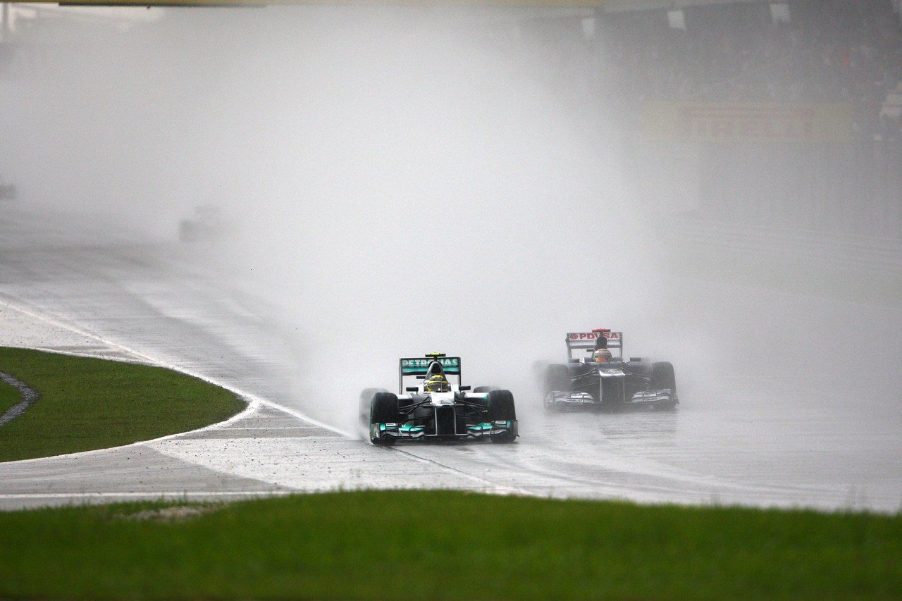 25.03.2012- Race, Nico Rosberg (GER) Mercedes AMG F1 W03 and Pastor Maldonado (VEN) Williams F1 Team FW34 