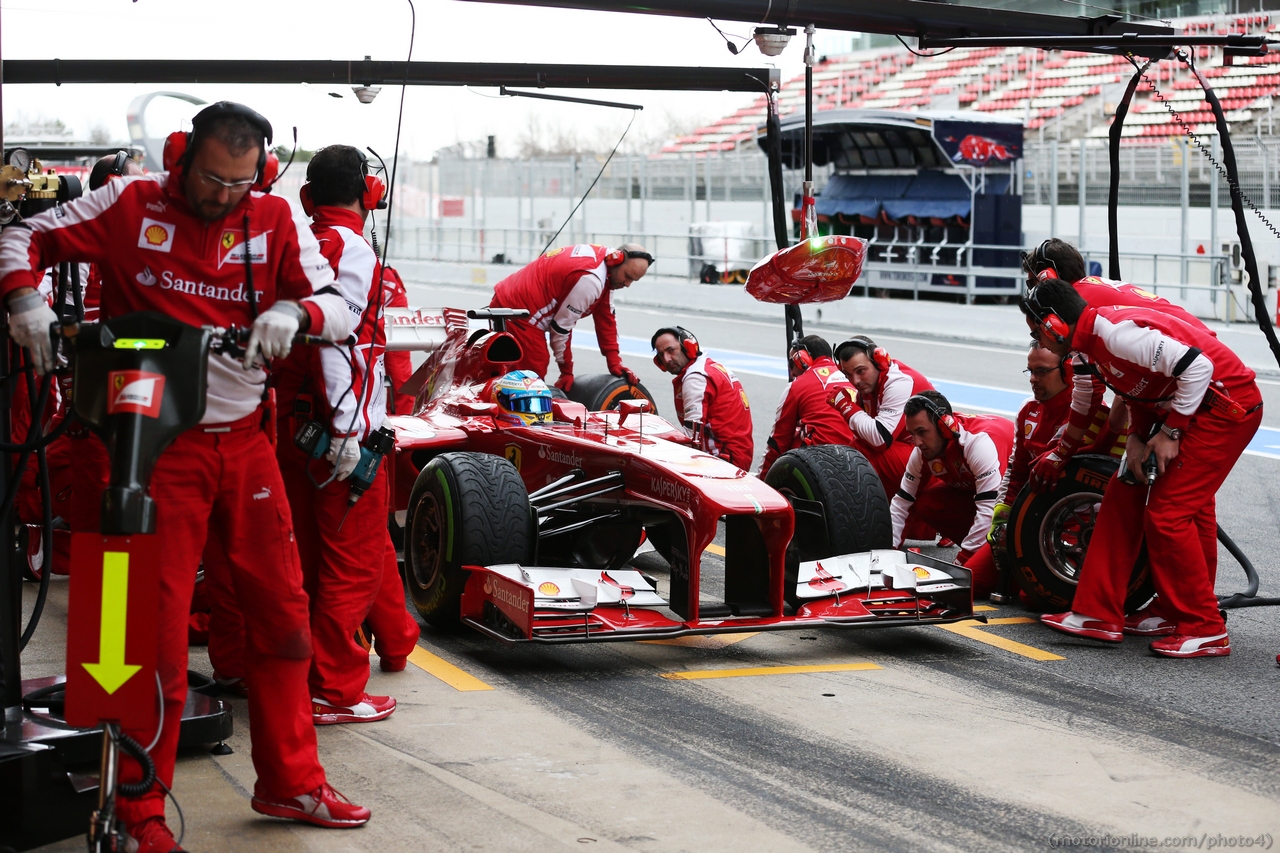 Fernando Alonso (ESP) Ferrari F138 practices a pit stop.
01.03.2013. 