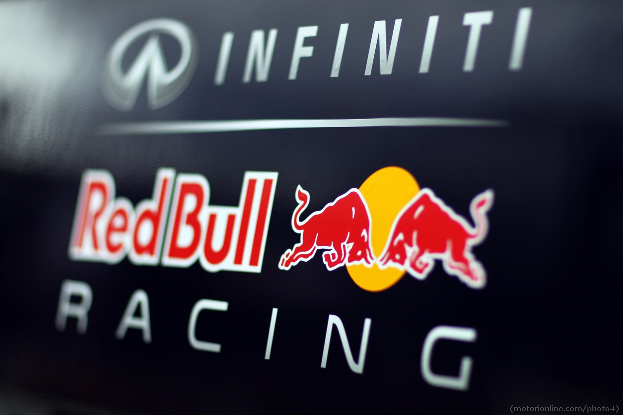 Red Bull Racing logo.
01.03.2013. 