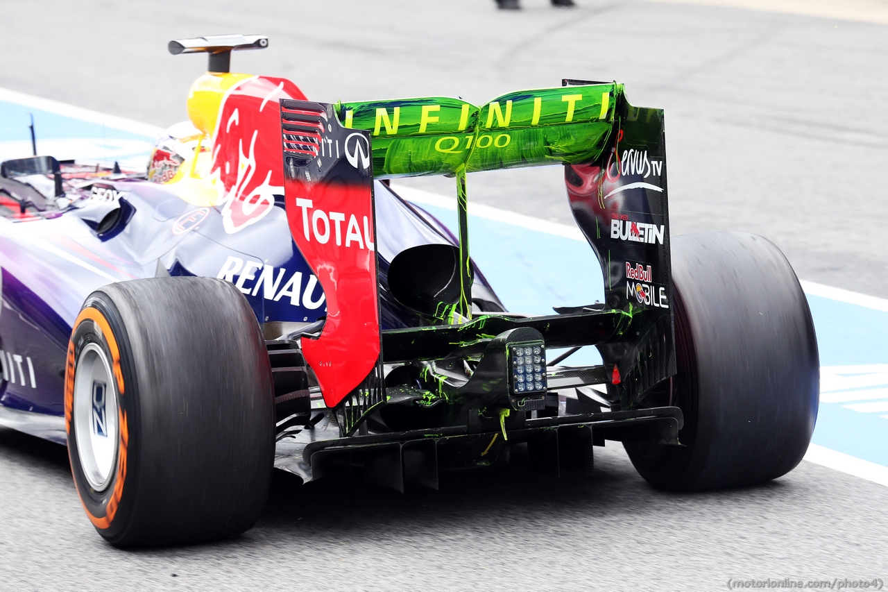 Sebastian Vettel (GER) Red Bull Racing RB9 running flow-vis paint on the rear wing and rear diffuser.
01.03.2013. 