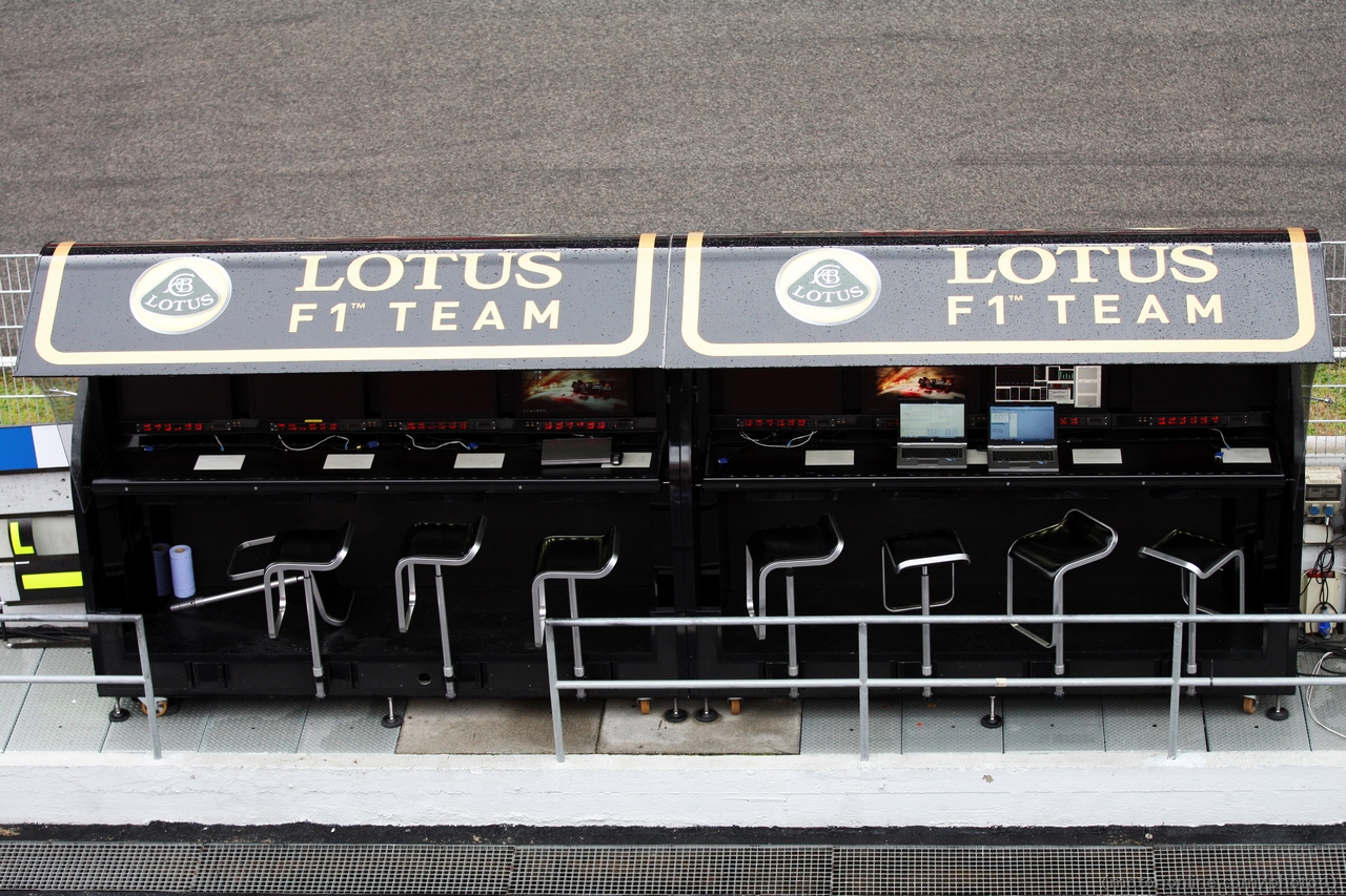 Lotus F1 Team pit gantry.
01.03.2013. 