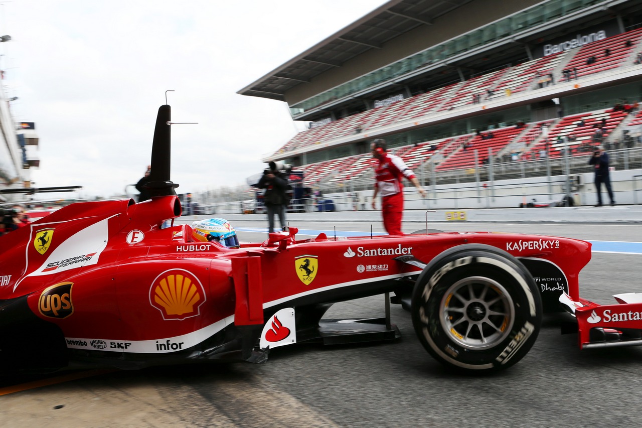 Fernando Alonso (ESP) Ferrari F138 leaves the pits.
