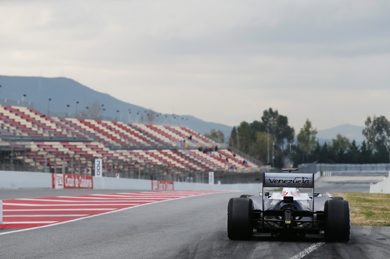 Pastor Maldonado (VEN) Williams FW35 at the pit exit.
