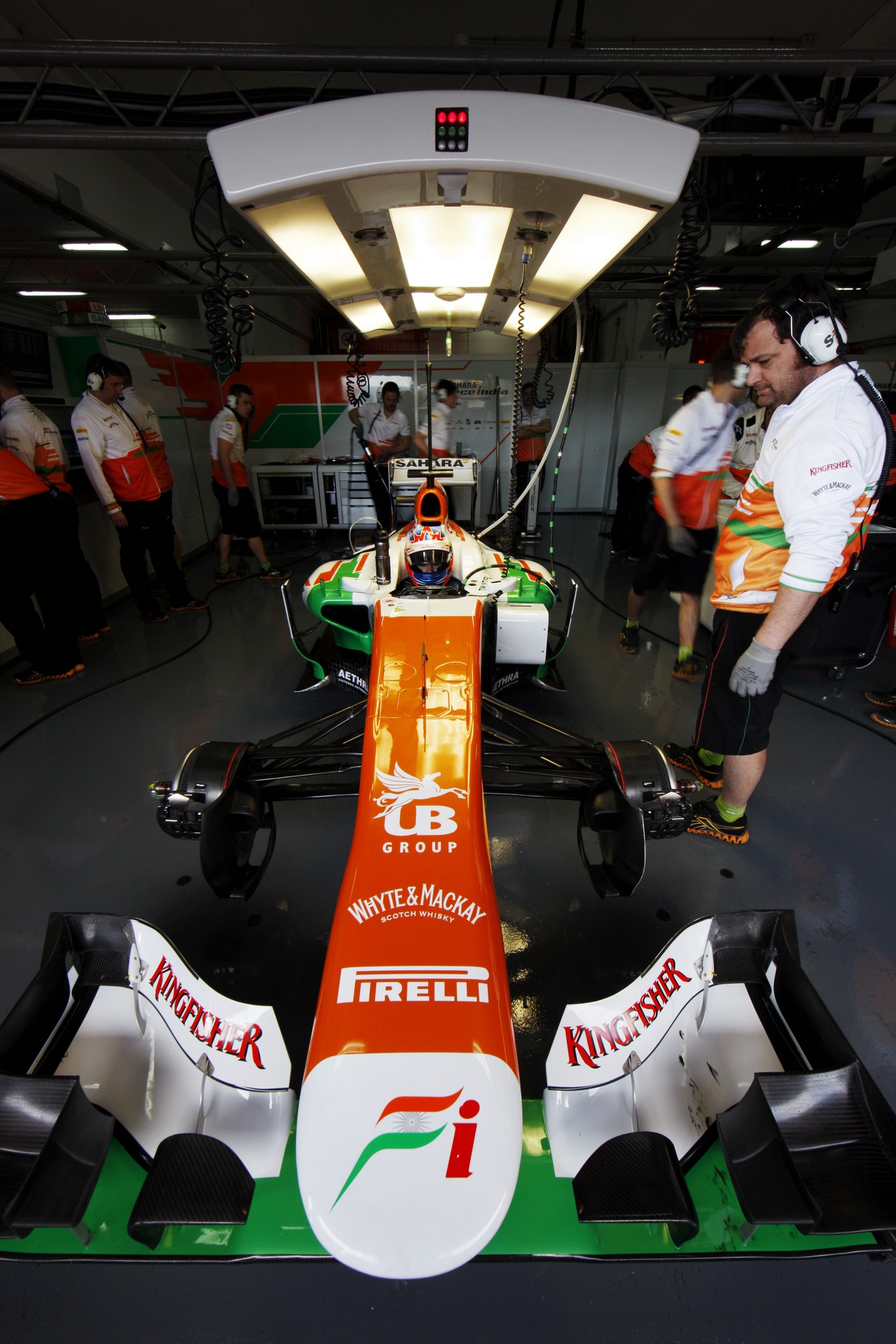 Paul di Resta (GBR) Sahara Force India VJM06 in the pits.
