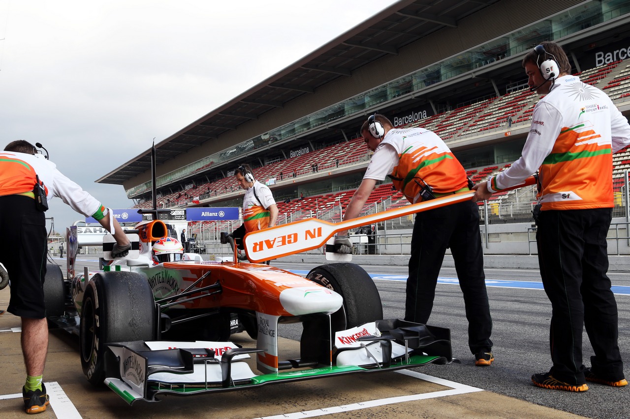 Paul di Resta (GBR) Sahara Force India VJM06 in the pits.
