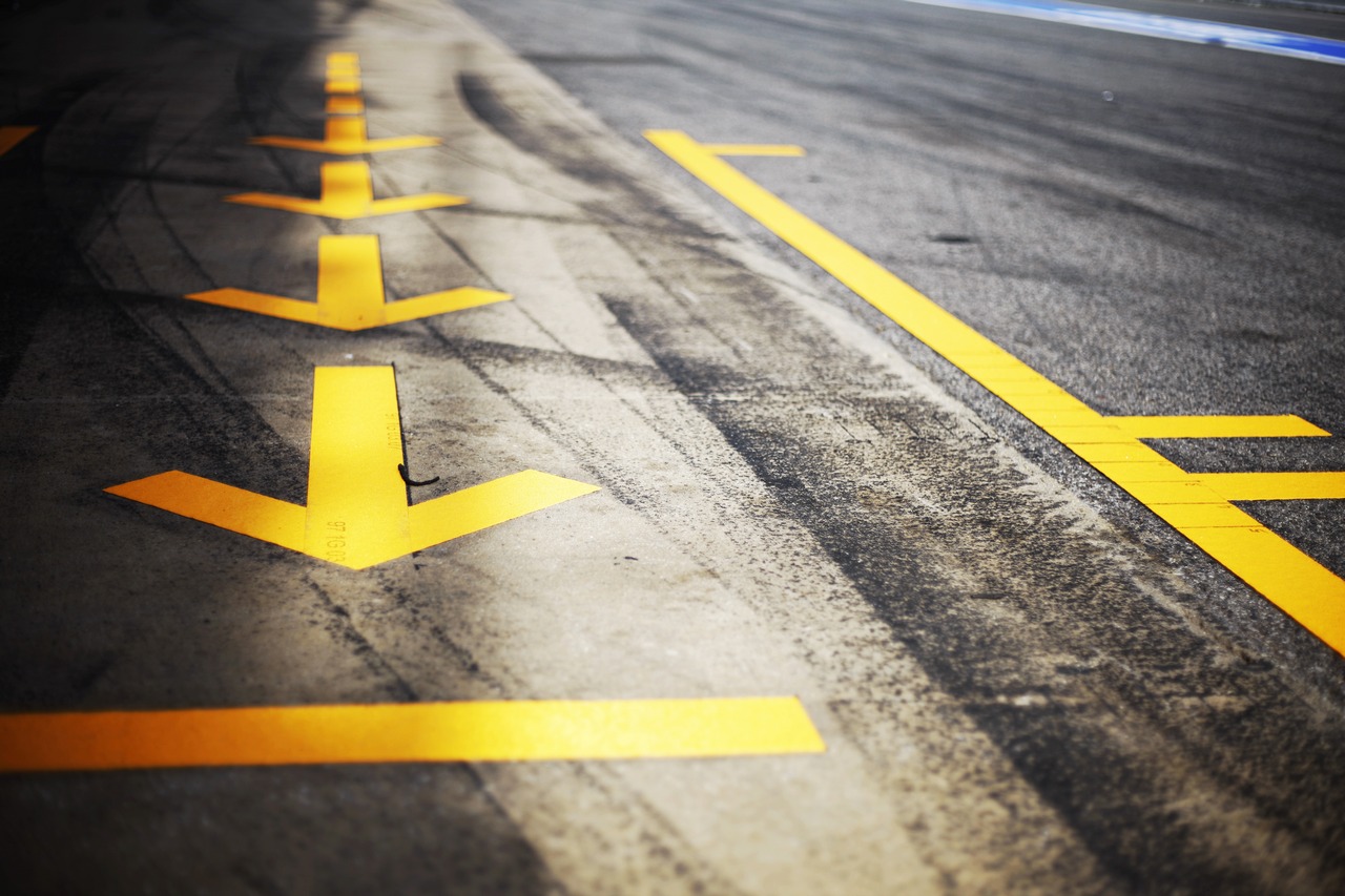 Pit lane arrows.
