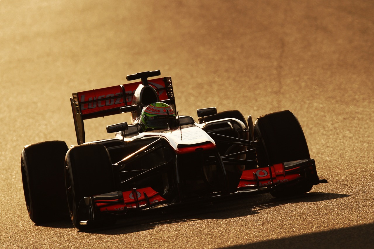 Sergio Perez (MEX) McLaren MP4-28.
