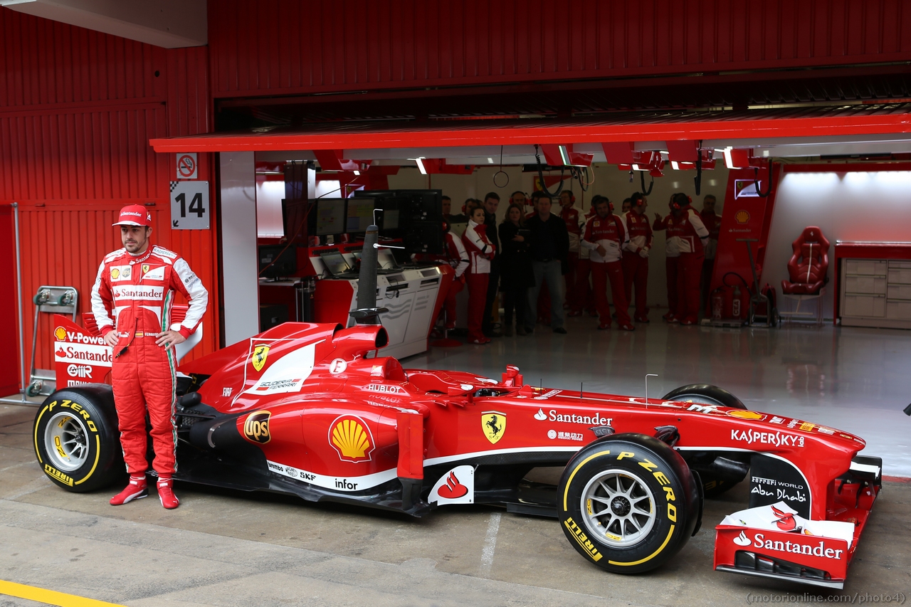 Fernando Alonso (ESP) Ferrari with the Ferrari F138.
