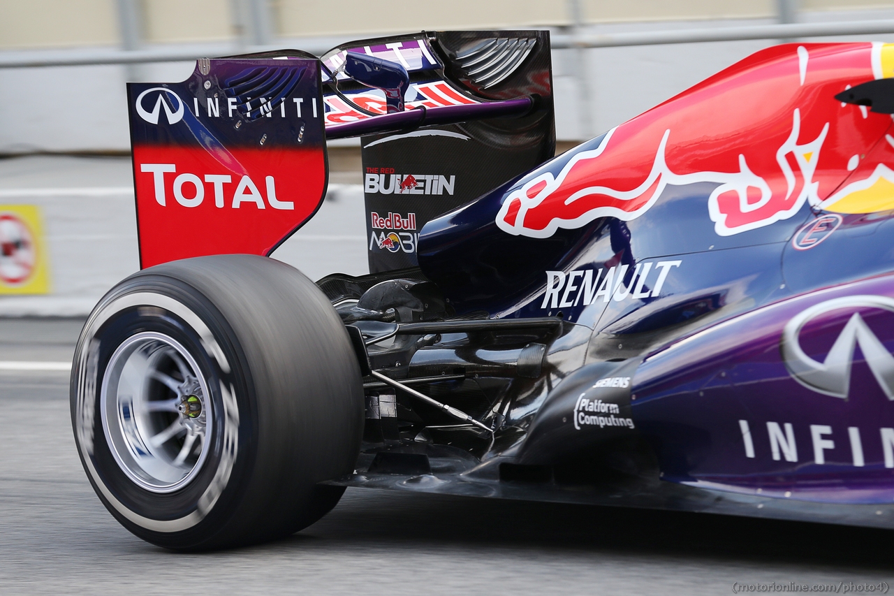 Red Bull Racing RB9 rear suspension and exhaust detail.
