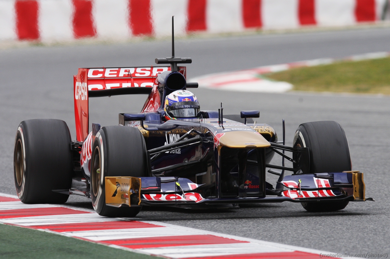 Daniel Ricciardo (AUS) Scuderia Toro Rosso STR8.
